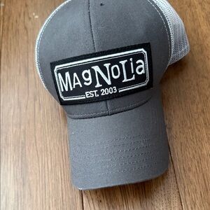 Magnolia Charcoal and White Cap